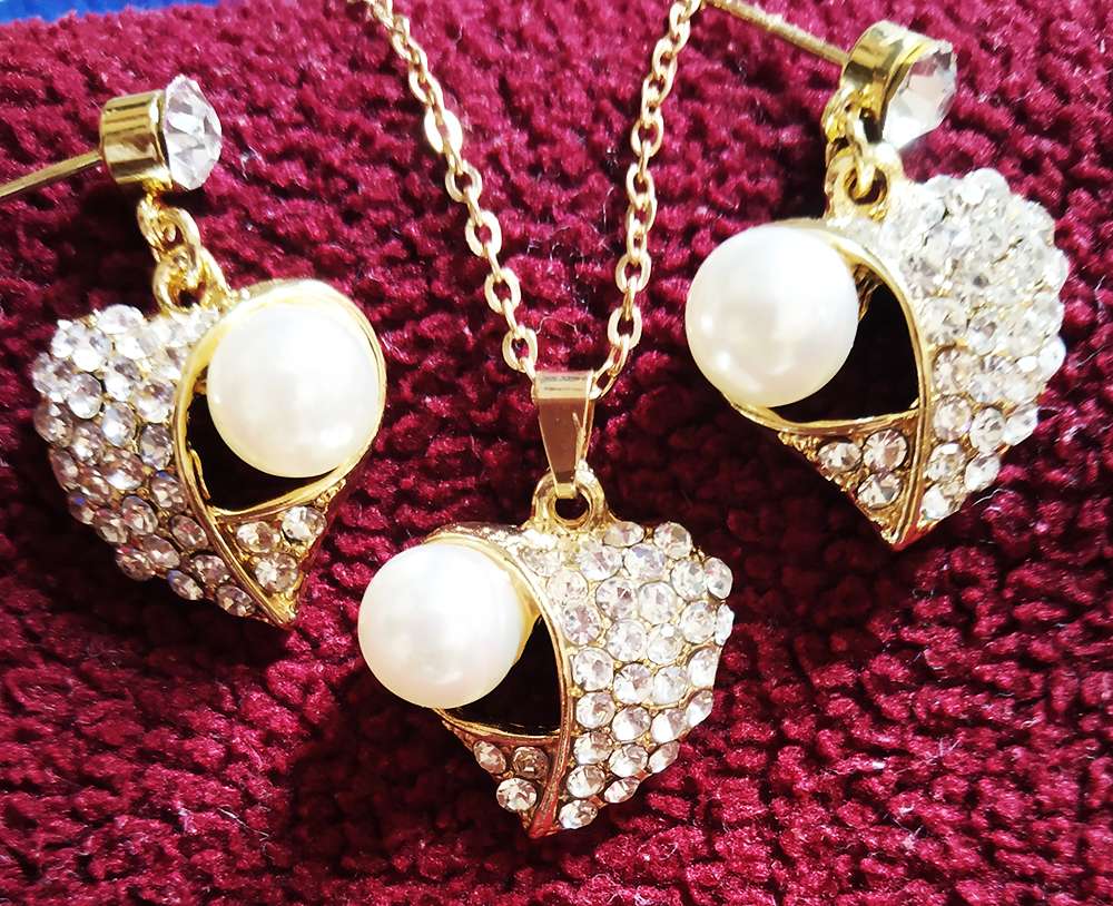 Trendilook Present Stylish Heart Pearl Necklace Set