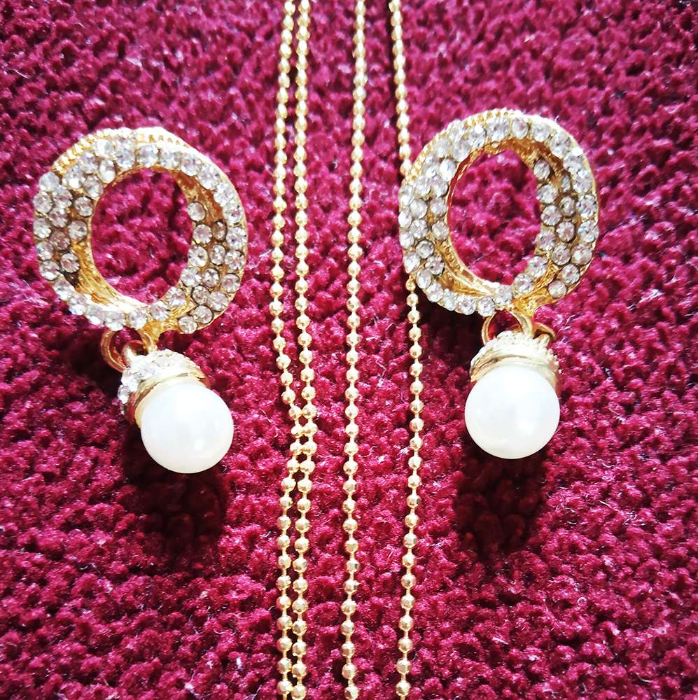 Trendilook Golden Circle Stone Necklace Set - Image 3