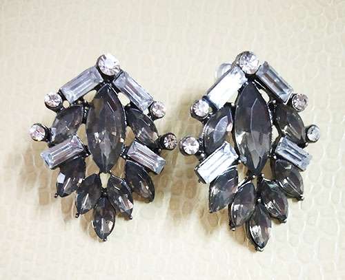 Trendilook Stylish Black Stud Beautiful Earring - Image 2