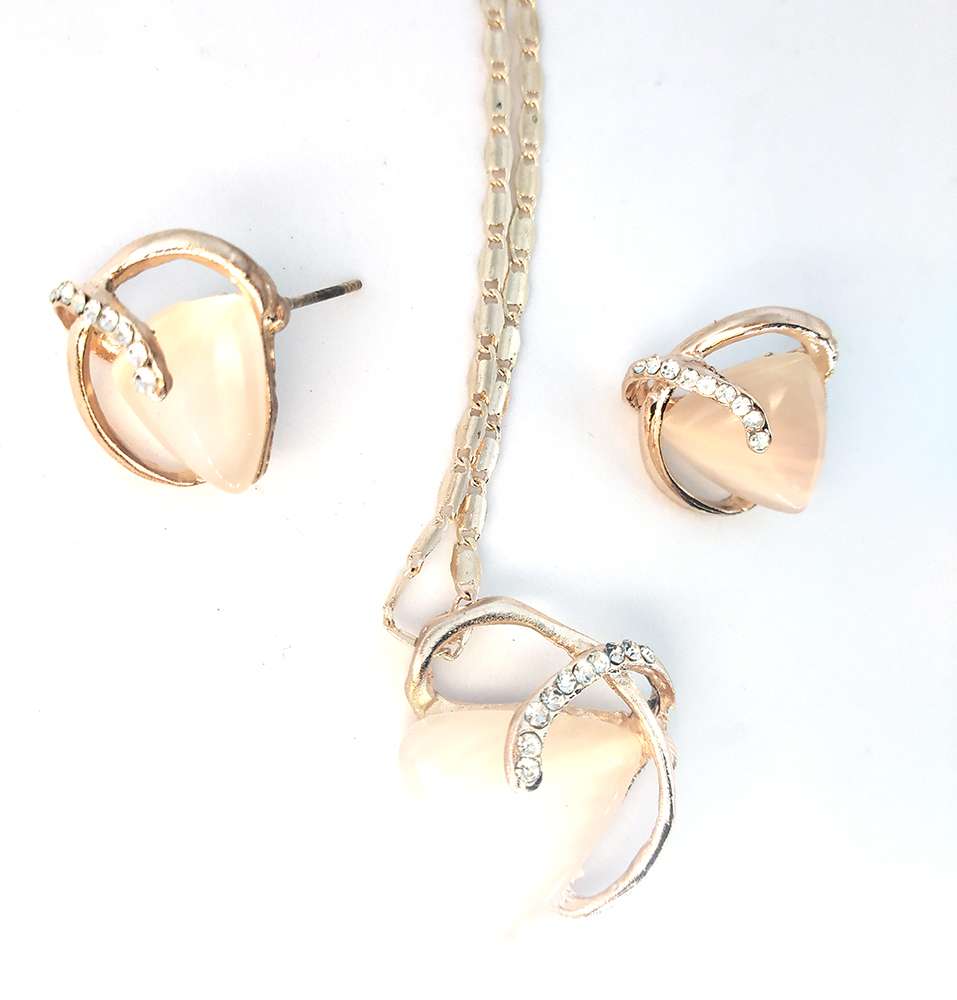 Trendilook Stylish Stud Necklace Set