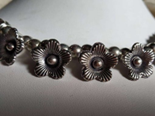 Trendilook German Silver Flower Neckpiece